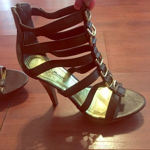 Mossimo Brown & Gold Studded 👠